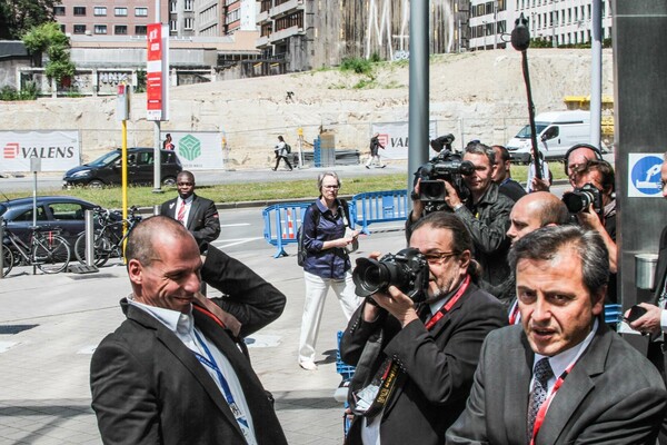 ΤΩΡΑ! 15 "εκφραστικότατες" εικόνες από το έκτακτο Eurogroup 