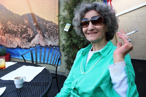 Η Ζακυνθινιά γιαγιά Αθηνά με το μοναδικό ελληνικό εστιατόριο στην Αλάσκα