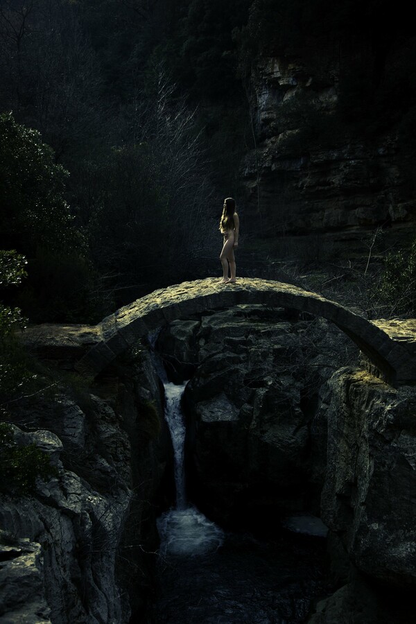 Ο Matthieu Soudet φωτογραφίζει γυμνά κορίτσια μέσα στην άγρια φύση [NSFW]