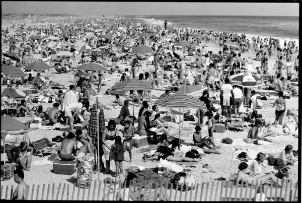 Τα μοναδικά καλοκαίρια του '70 στην πιο πολυσύχναστη παραλία του κόσμου