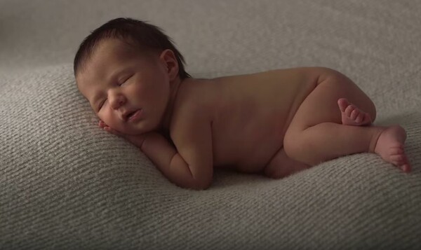 Πώς δημιουργούνται στην πραγματικότητα οι απίστευτες φωτογραφίες των νεογέννητων μωρών