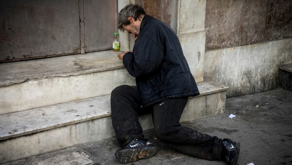 Οι άστεγοι φωτογραφίζουν την δική τους Αθήνα της κρίσης