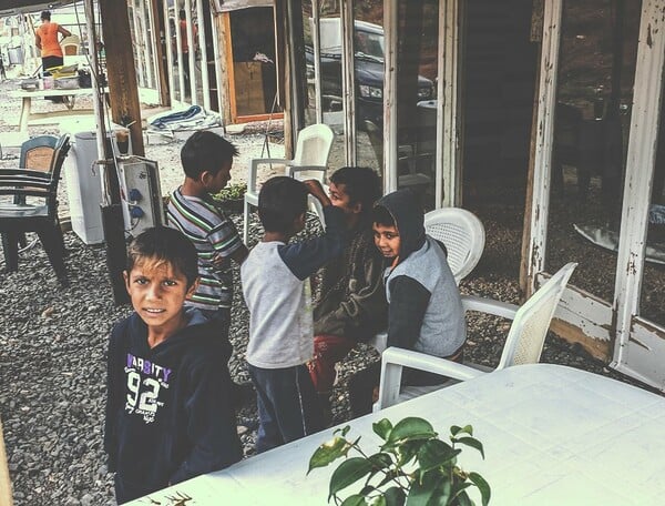 Ο απομονωμένος καταυλισμός των Ρομά στο κέντρο της Ελλάδας