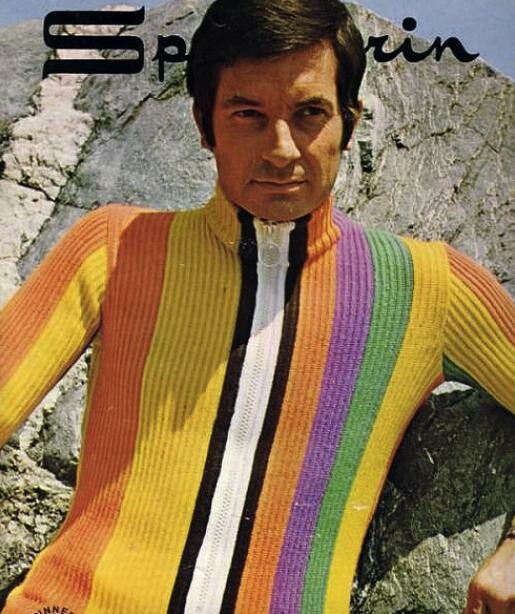  15 απ' τα πιο κιτς ντυσίματα της δεκαετίας του '70 που είναι πηγή έμπνευσης στο Γιάνη
