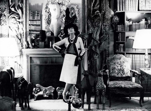 Coco Chanel: η γυναίκα που άλλαξε την ιστορία του ενδύματος τον 20ό αιώνα