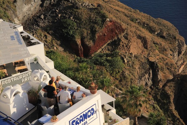 9 θρυλικά μπαρ σε ελληνικά νησιά