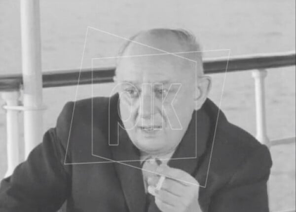 Ντοκουμέντο: Μια σπάνια τηλεοπτική συνέντευξη του Νίκου Καββαδία στο κατάστρωμα του πλοίου «Απολλωνία»