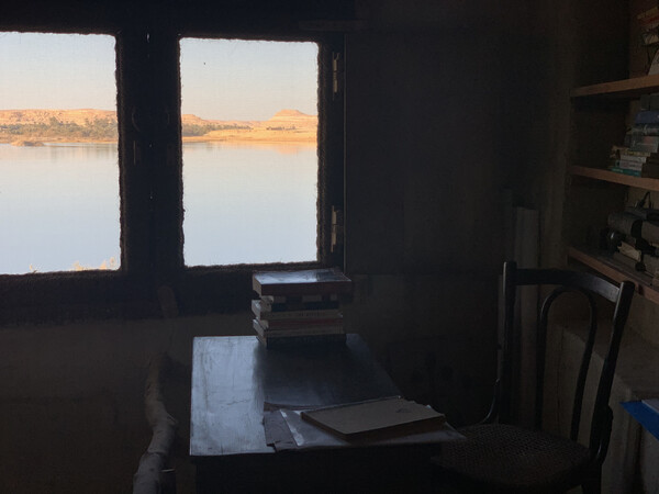 Φωτογραφίζοντας ένα λιμναίο σπίτι στην αιγυπτιακή όαση της Σίβας