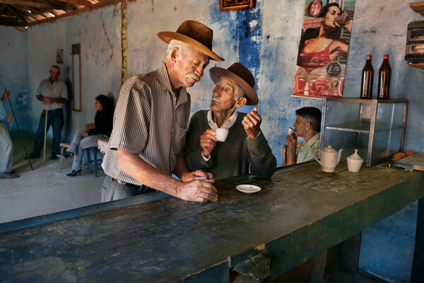 10 φωτογραφίες του Steve McCurry σαν μυθιστόρημα