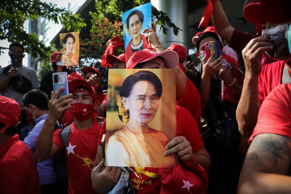 Μιανμάρ: Νέες μαζικές κινητοποιήσεις κατά του πραξικοπήματος παρά τις απειλές των στρατηγών