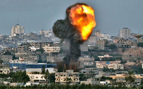 Αιματηροί ισραηλινοί βομβαρδισμοί στη Γάζα