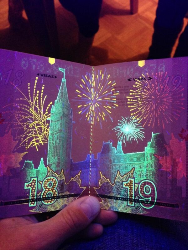 Το νέο καναδικό διαβατήριο είναι "ένα πάρτι σε κάθε σελίδα"