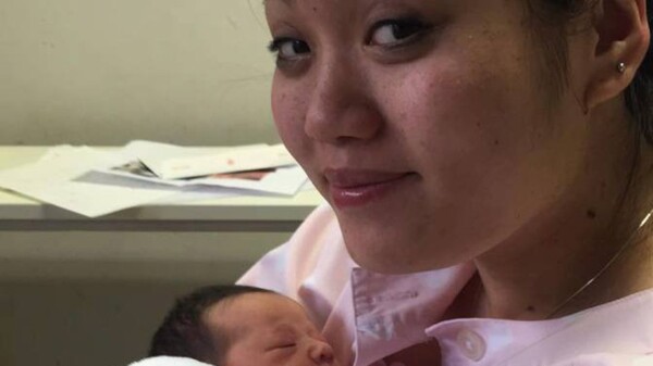 Γυναίκα που δεν γνώριζε ότι είναι έγκυος γέννησε κατά την διάρκεια πτήσης