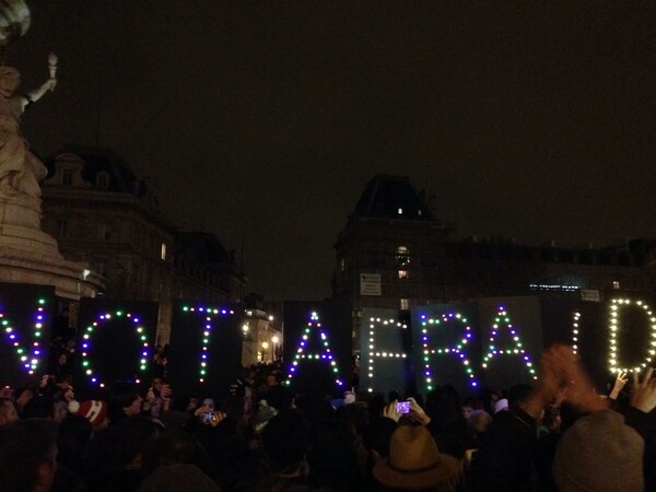 Η Ευρώπη διαδηλώνει για το Charlie Hebdo, φωνάζοντας «Δεν φοβόμαστε!»