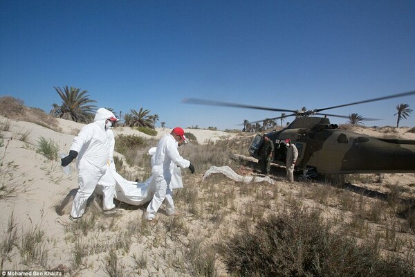 Πτώματα και σκελετοί μεταναστών ξεβράζονται στις παραλίες της Λιβύης
