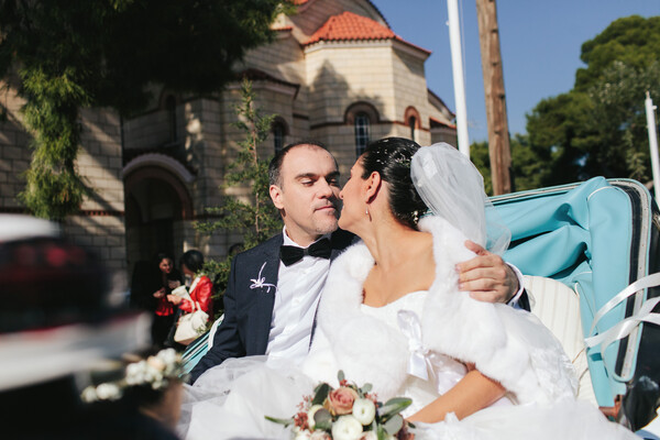 H Bίκυ και ο Τάσος γνωρίστηκαν απ' το «Σ' Αναζητώ» του LIFO.gr. Και μόλις παντρεύτηκαν! //