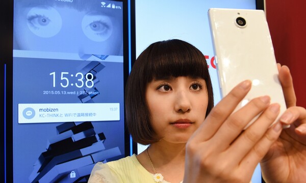 Ιαπωνία: Κυκλοφόρησε smartphone που ξεκλειδώνει με σαρωτή ίριδας
