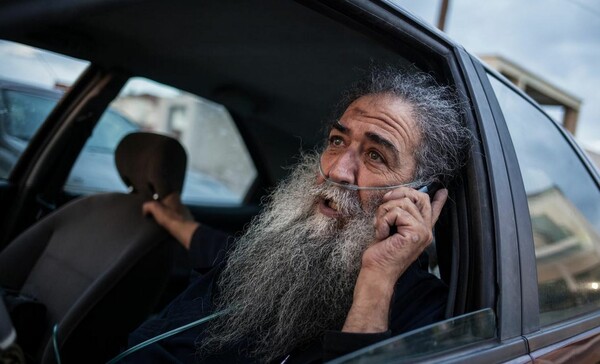 Απεβίωσε ο Παπά Στρατής - Ο συγκλονιστικός ιερέας προστάτης των προσφύγων, που ενέπνευσε όλη την Ελλάδα