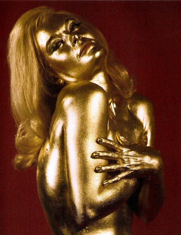Το θρυλικό 'Golden Girl΄ του Μποντ φωτογραφίζεται και πάλι βουτηγμένο στο χρυσό