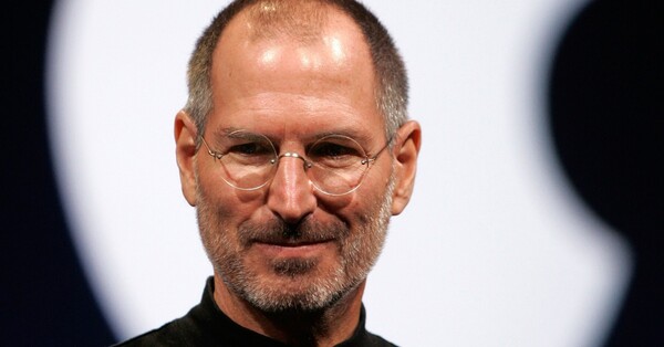Μετά θάνατον εμφάνιση του Steve Jobs σε δικαστήριο προς υπεράσπιση της Apple