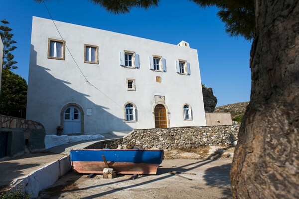 Οικία Cavallini στα Κύθηρα: Η ιστορία και η ανακατασκευή του υπέροχου σπιτιού με το ηλιακό ρολόι