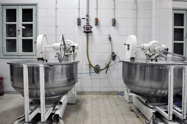 Ο φούρνος - μουσείο του Καραβά στα Κύθηρα βγάζει τα ξακουστά λαδοπαξίμαδα
