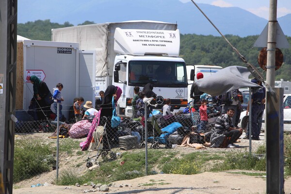 Χιλιάδες είναι οι πρόσφυγες που μετά την εκκένωση της Ειδομένης έχουν διασκορπιστεί στη γύρω περιοχή