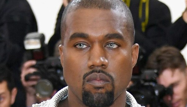 Το βραβείο για επικό fail του Μet Gala πάει στο τρομακτικό βλέμμα του γαλανομάτη Kanye West