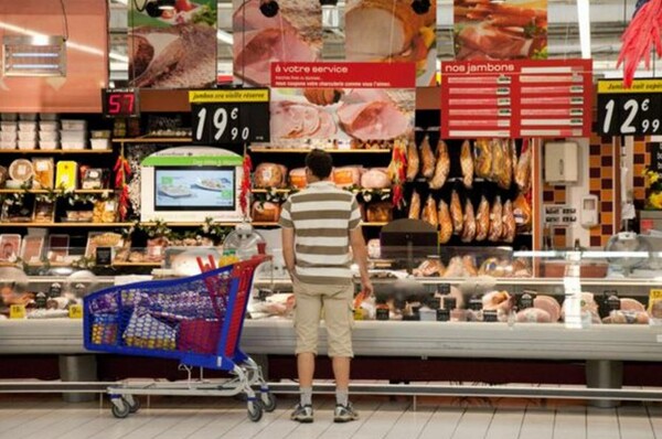 Η Γαλλία έγινε η πρώτη χώρα του κόσμου που απαγόρευσε στα σούπερ μάρκετ να πετούν τα απούλητα τρόφιμα