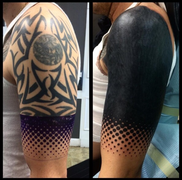 Blackout Tattoo: H πιο τολμηρή και σκοτεινή τάση στο τατουάζ