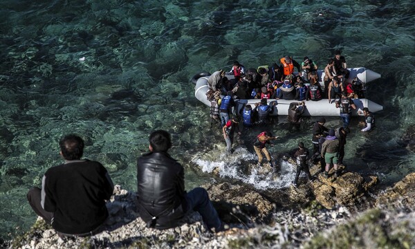 Guardian: Κρυμμένοι σε κοινή θέα-Μέσα στον κόσμο των διακινητών προσφύγων της Τουρκίας