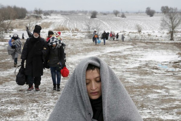 Το οδοιπορικό των προσφύγων στην καρδιά του χειμώνα