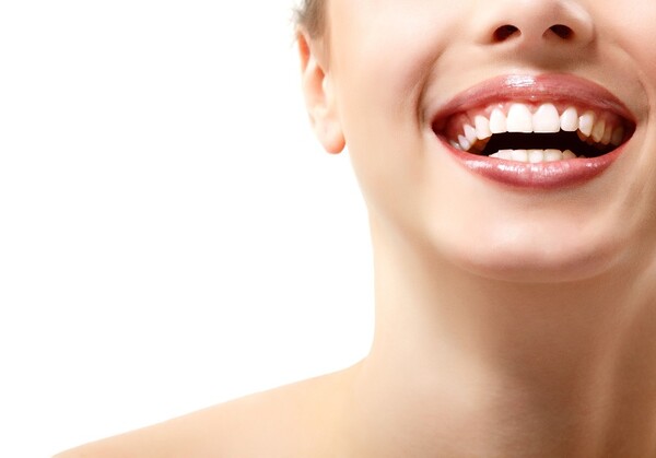 Δεκάδες καταγγελίες για παραπλανητικές υπηρεσίες λεύκανσης δοντιών
