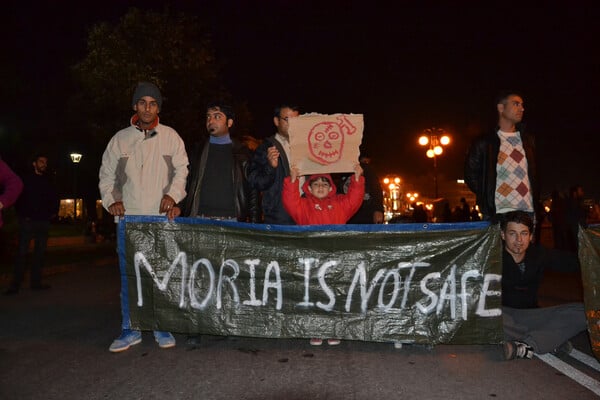 Μυτιλήνη: Νέες εντάσεις μεταξύ προσφύγων και κατοίκων μετά από βανδαλισμό νεκροταφείου στη Μόρια