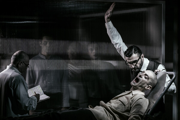 1984: Το τρομακτικά επίκαιρο έργο του Όργουελ γίνεται παράσταση από την Κατερίνα Ευαγγελάτου