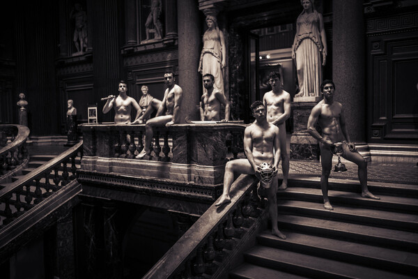 Οι αθλητές του Κέιμπριτζ φωτογραφίζονται γυμνοί για καλό σκοπό