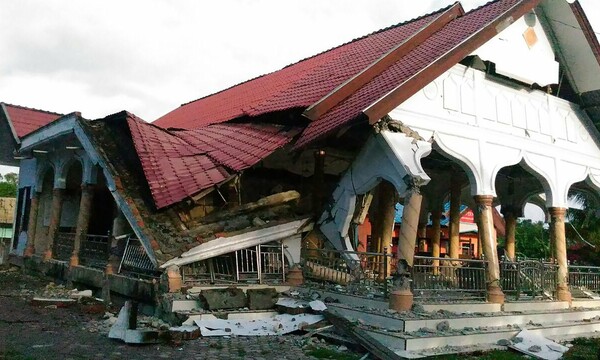 52 νεκροί, πολλοί αγνοούμενοι και μεγάλες καταστροφές από το σεισμό των 6,4 Ρίχτερ στην Ινδονησία
