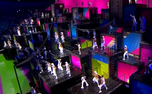 Υπερβολική δόση σκηνοθετημένου kitsch: 5 σχόλια για την Τελετή Έναρξης των Ολυμπιακών του Ρίο