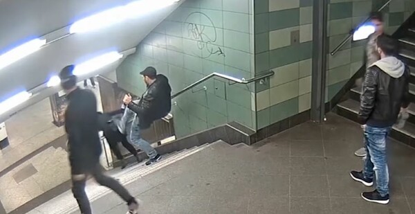 Στα χέρια της αστυνομίας ύποπτος για την σοκαριστική επίθεση σε γυναίκα στο μετρό του Βερολίνου