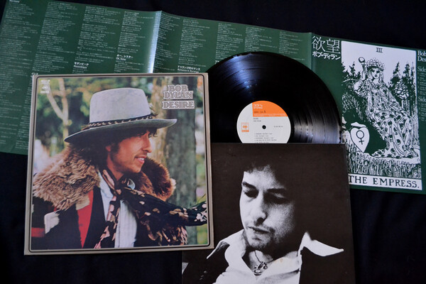 Bob Dylan: Η ζωή και το έργο του Νομπελίστα Τροβαδούρου που γεννιέται σαν σήμερα το 1941