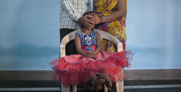Aνήλικα κορίτσια που βιάστηκαν στην Ινδία και επέζησαν για να πουν την ιστορία τους