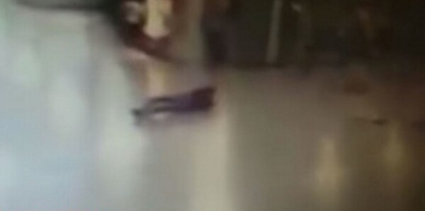 Σοκαριστικό ντοκουμέντο από κάμερα που κατέγραψε τον βομβιστή αυτοκτονίας να ανατινάζεται μέσα στο αεροδρόμιο Ατατούρκ