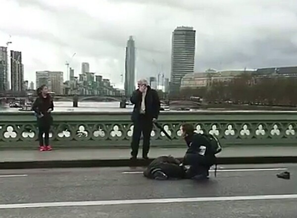 Oι στιγμές πανικού στο Λονδίνο αμέσως μετά την επίθεση - ΣΚΛΗΡΕΣ ΕΙΚΟΝΕΣ