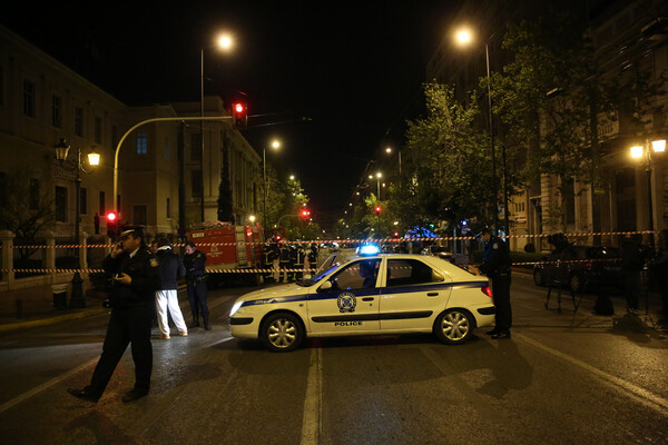 Εξερράγη βόμβα σε τράπεζα στο κέντρο της Αθήνας