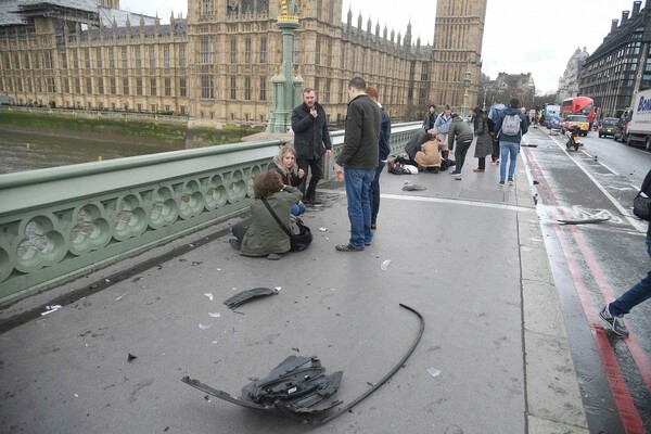 Σε συναγερμό το Λονδίνο μετά τη διπλή τρομοκρατική επίθεση: Τουλάχιστον 5 νεκροί και 40 τραυματίες