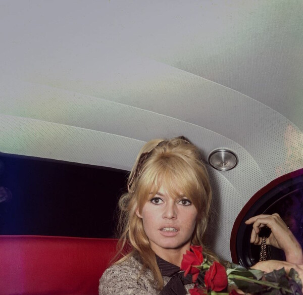 12 σαγηνευτικά αφτιασίδωτες φωτογραφίες της Μπριζίτ Μπαρντό, από ένα Σαββατόβραδο του '68