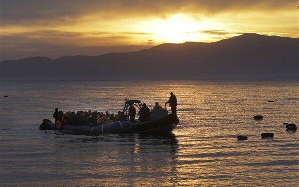 Αυξάνονται οι αφίξεις προσφύγων και μεταναστών στα νησιά-261 έφτασαν από τη Δευτέρα