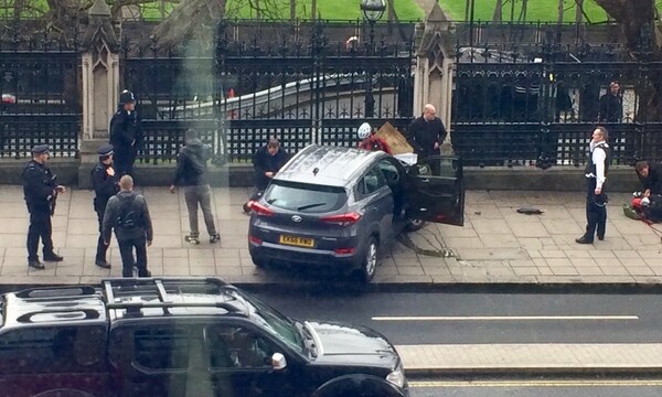 Oι στιγμές πανικού στο Λονδίνο αμέσως μετά την επίθεση - ΣΚΛΗΡΕΣ ΕΙΚΟΝΕΣ