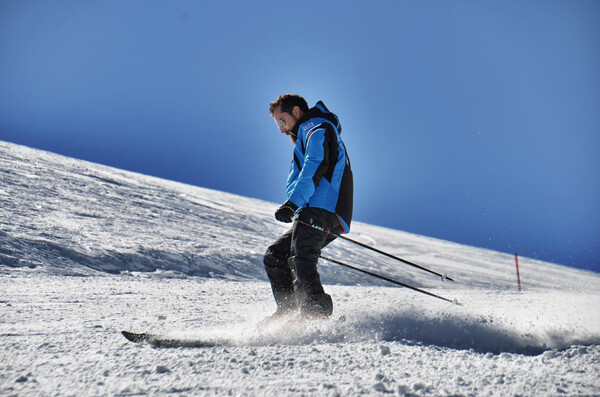 Τα 8 καλύτερα χιονοδρομικά της Ελλάδας και η απάντηση στην αιώνια διαμάχη: ski ή snowboard;