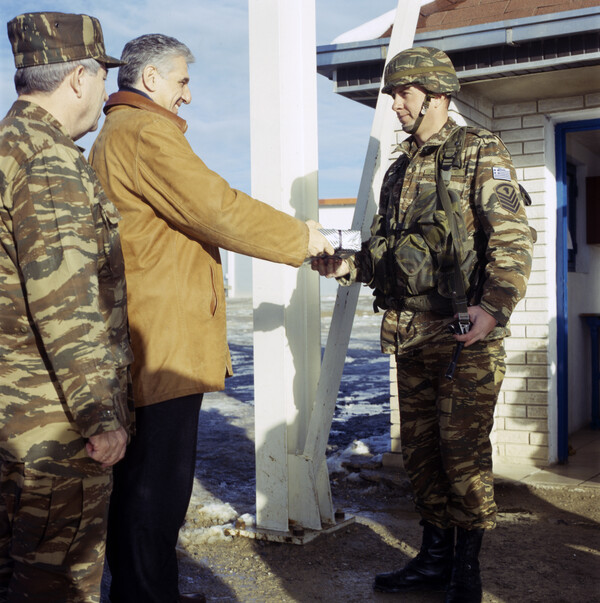 Η επίσκεψη του κυρίου Παπαντωνίου στο Κόσοβο το 2002